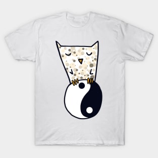 Yin and yang sign with owl T-Shirt